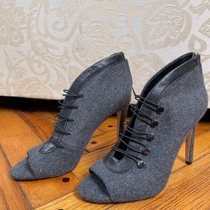 Karl Lagerfeld Paris Lori Graphite Bootie Sz 9.5